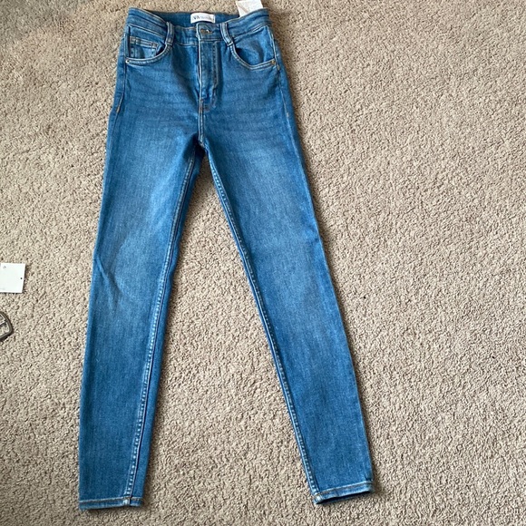 Zara jeans only worn once great condition - Picture 1 of 3